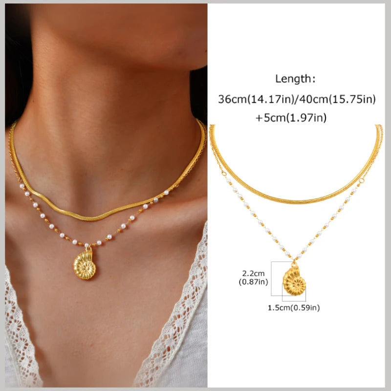 The Riviera Shell | שרשרת צ'ארמס בעיצוב אוקיינוס בציפוי זהב 18K בשילוב פנינים